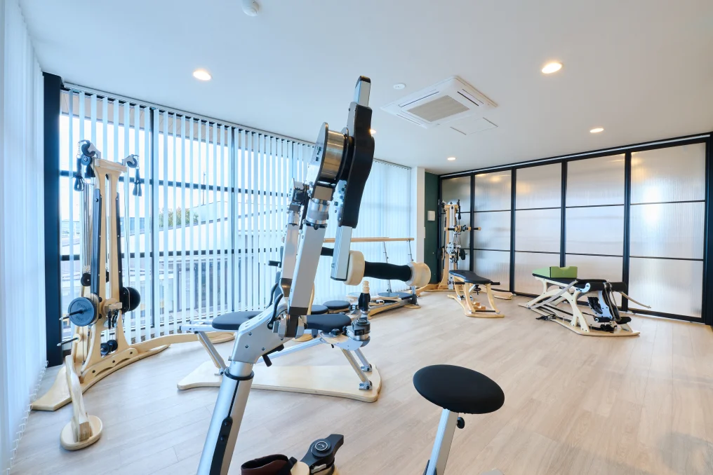 スタジオにあるリハビリ器具