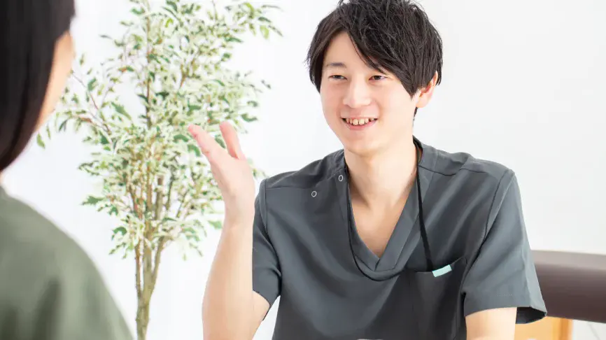 カウンセリングを行う理学療法士