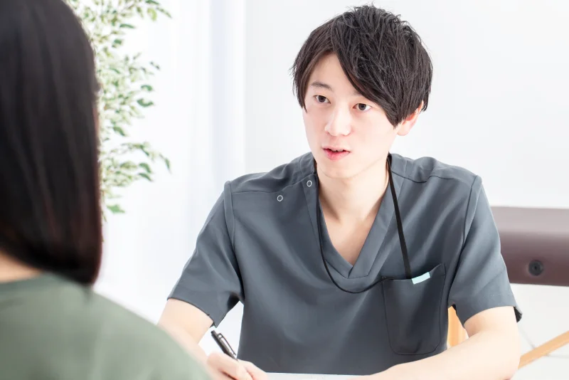 産後骨盤矯正プログラム作成する理学療法士