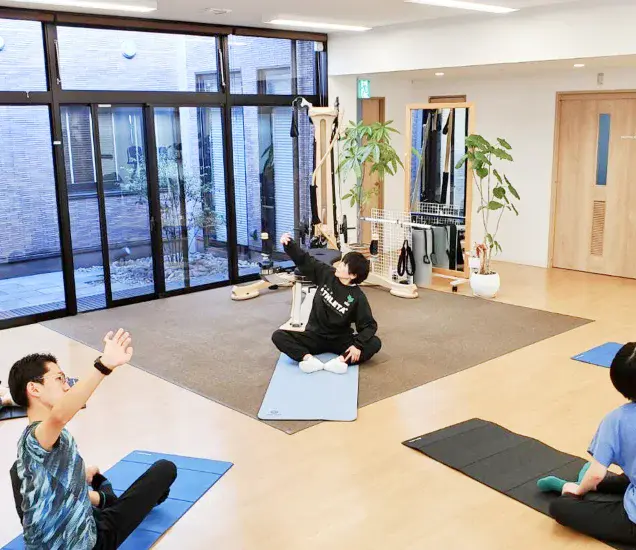 1人のインストラクターと利用者